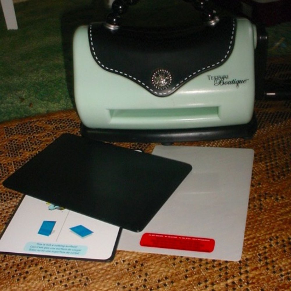 SIZZIX Texture Boutique Embossing Folder Card Maker